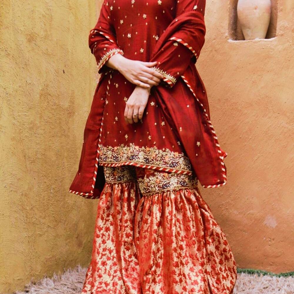 Engagement Dresses: Elegant Styles at Paari Bridal