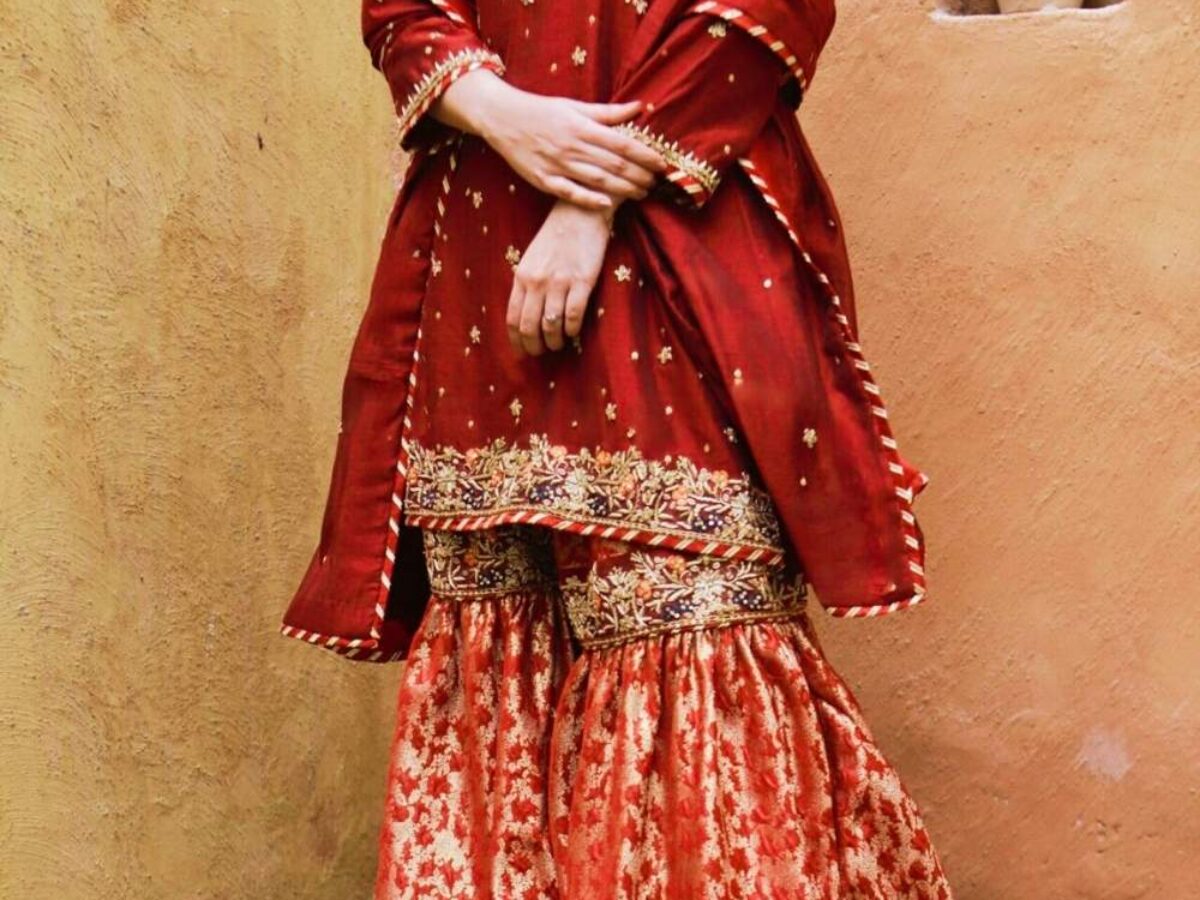 Engagement Dresses: Elegant Styles at Paari Bridal